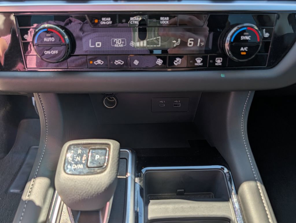 Used 2025 Nissan Pathfinder SV FWD image 12