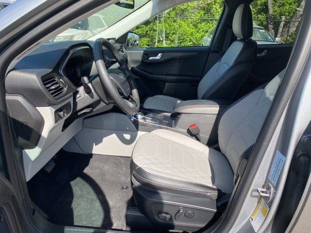 Certified 2024 Ford Escape Platinum w/ Premium Technology Package image 12