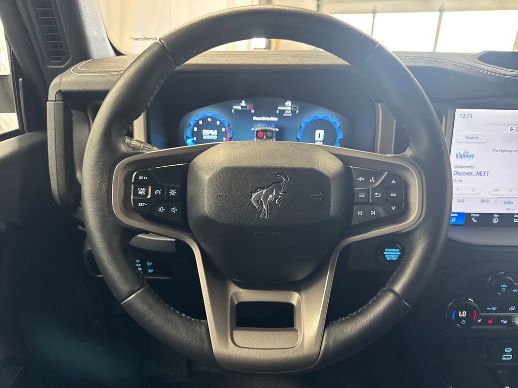 Certified 2025 Ford Bronco Outer Banks AWD/4WD image 16