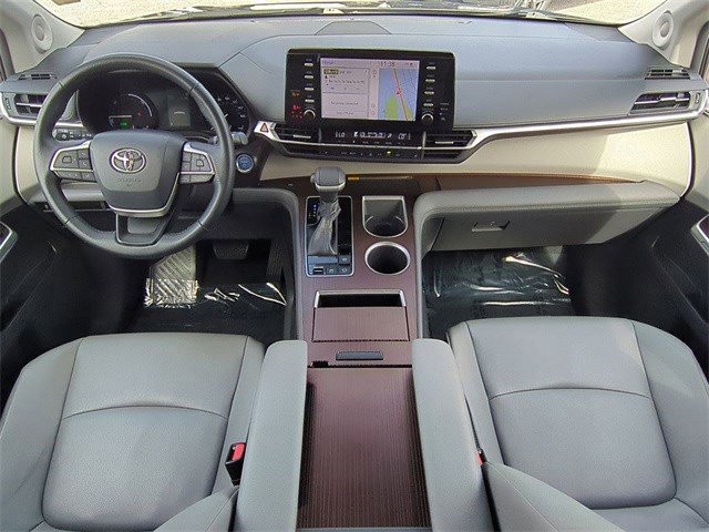 Used 2022 Toyota Sienna XLE image 15