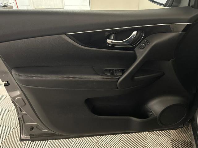 Used 2018 Nissan Rogue Sport SL w/ SL Premium Package image 16