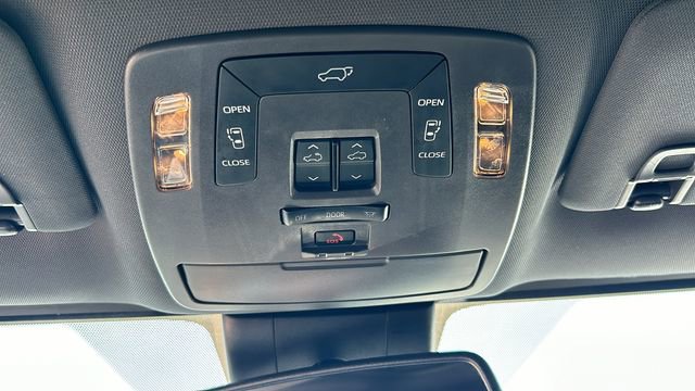 Used 2024 Toyota Sienna XLE Woodland Edition image 26