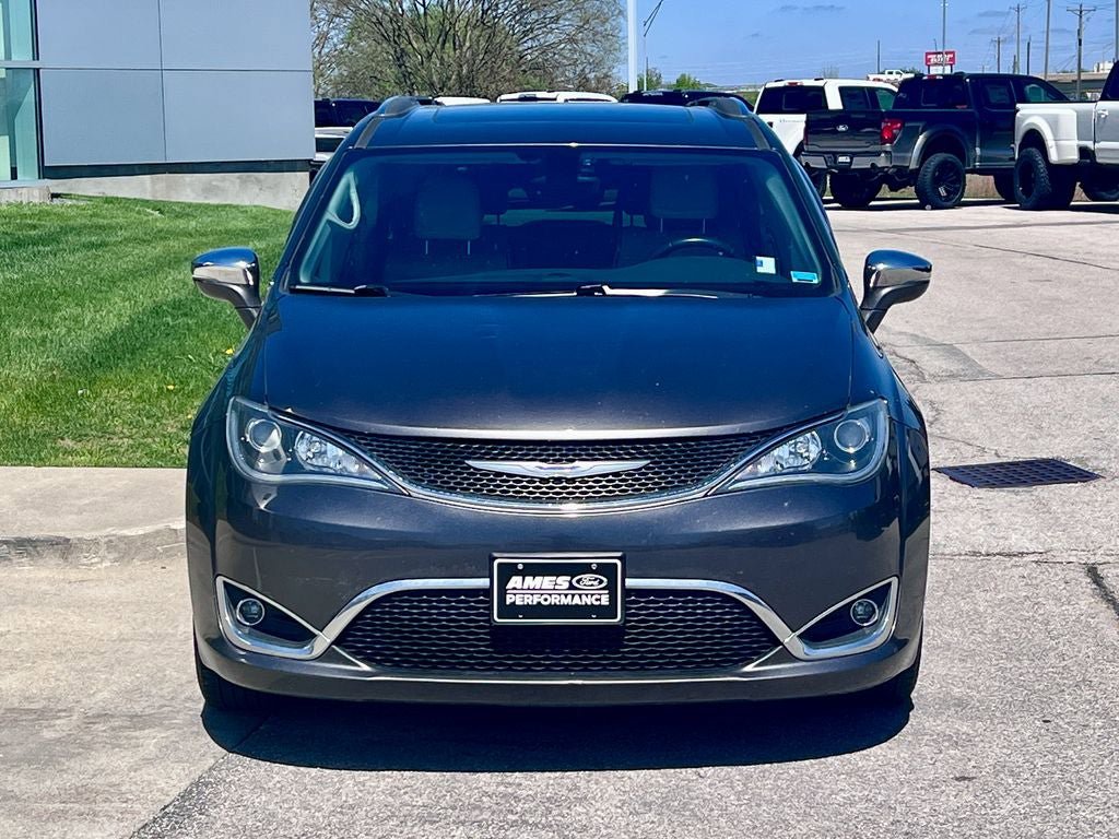 Used 2017 Chrysler Pacifica Limited w/ UConnect Theater Package FWD image 8