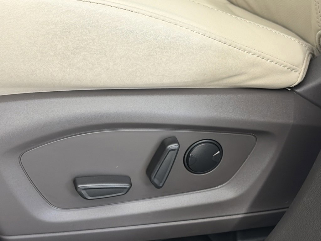 Certified 2022 Ford Explorer Platinum w/ Equipment Group 601A image 26