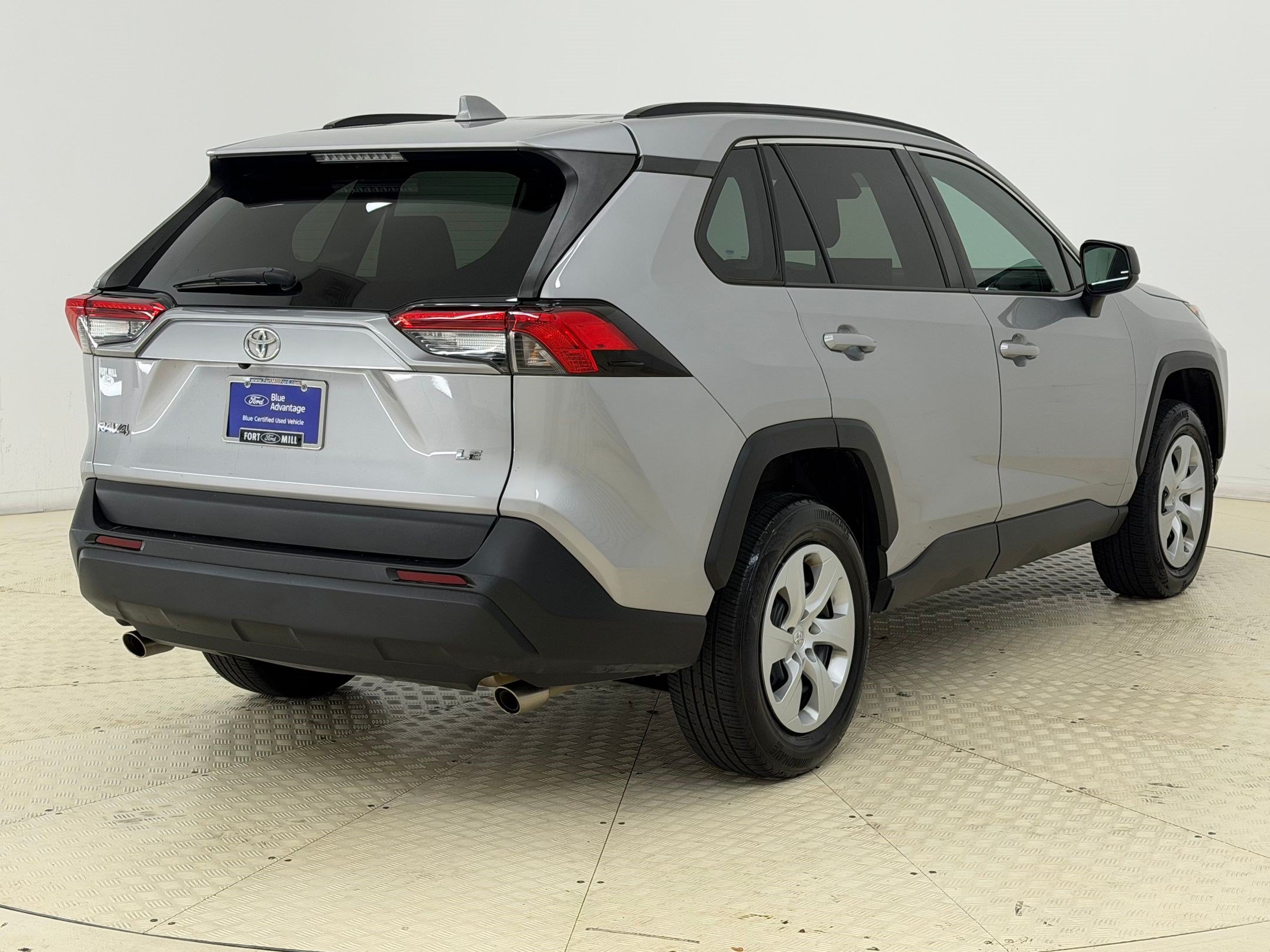 Used 2020 Toyota RAV4 LE FWD image 9