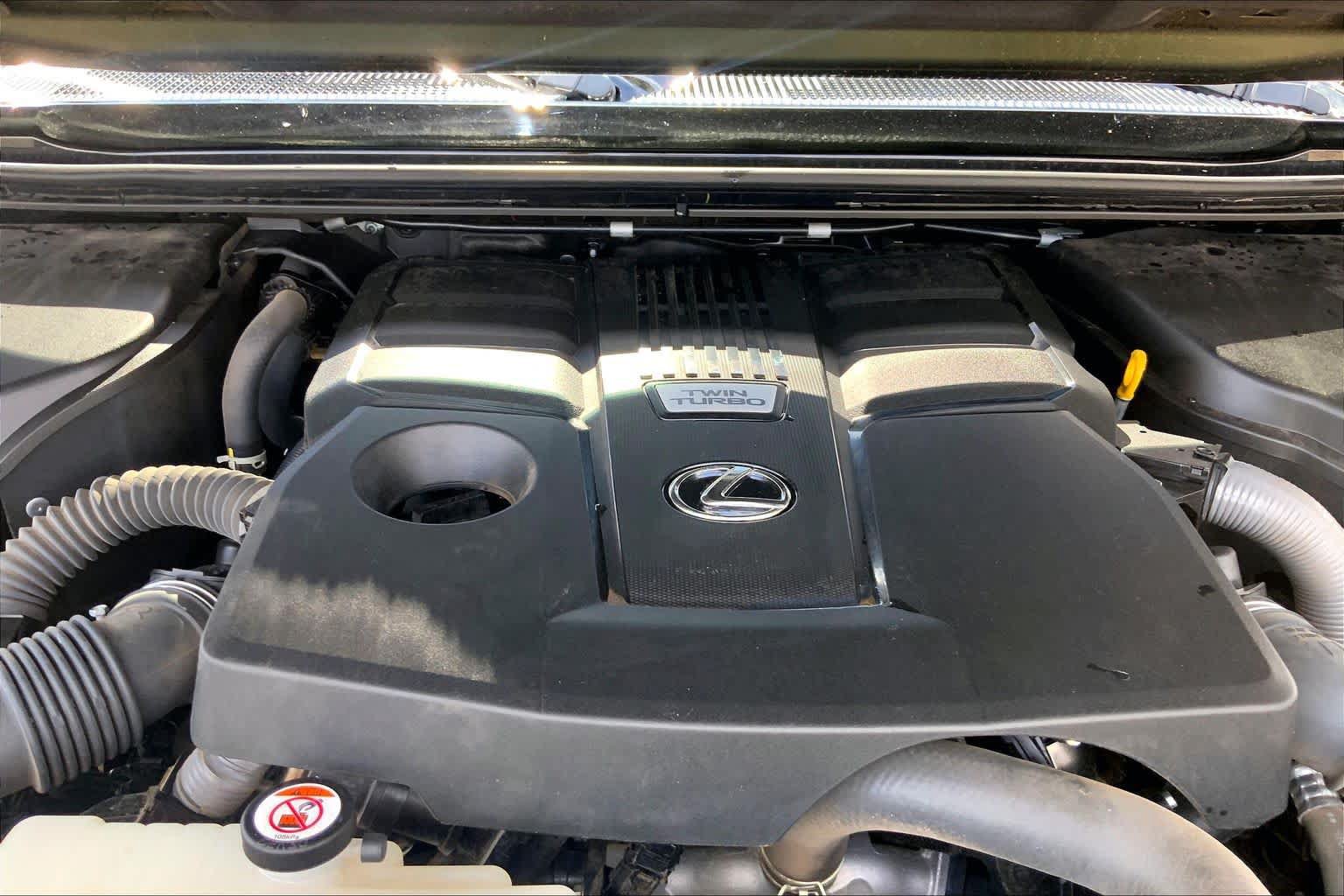 Used 2024 Lexus GX 550 w/ Accessory Package (Z1) AWD/4WD image 32