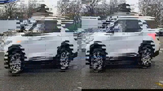 Certified 2023 Ford Explorer Limited w/ Limited Technology Package image 3