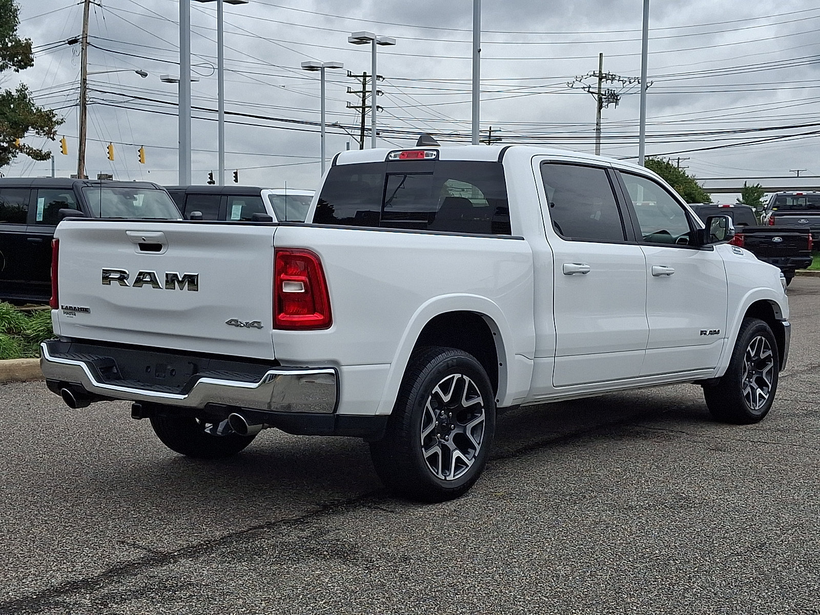 Used 2025 RAM 1500 Laramie AWD/4WD image 11