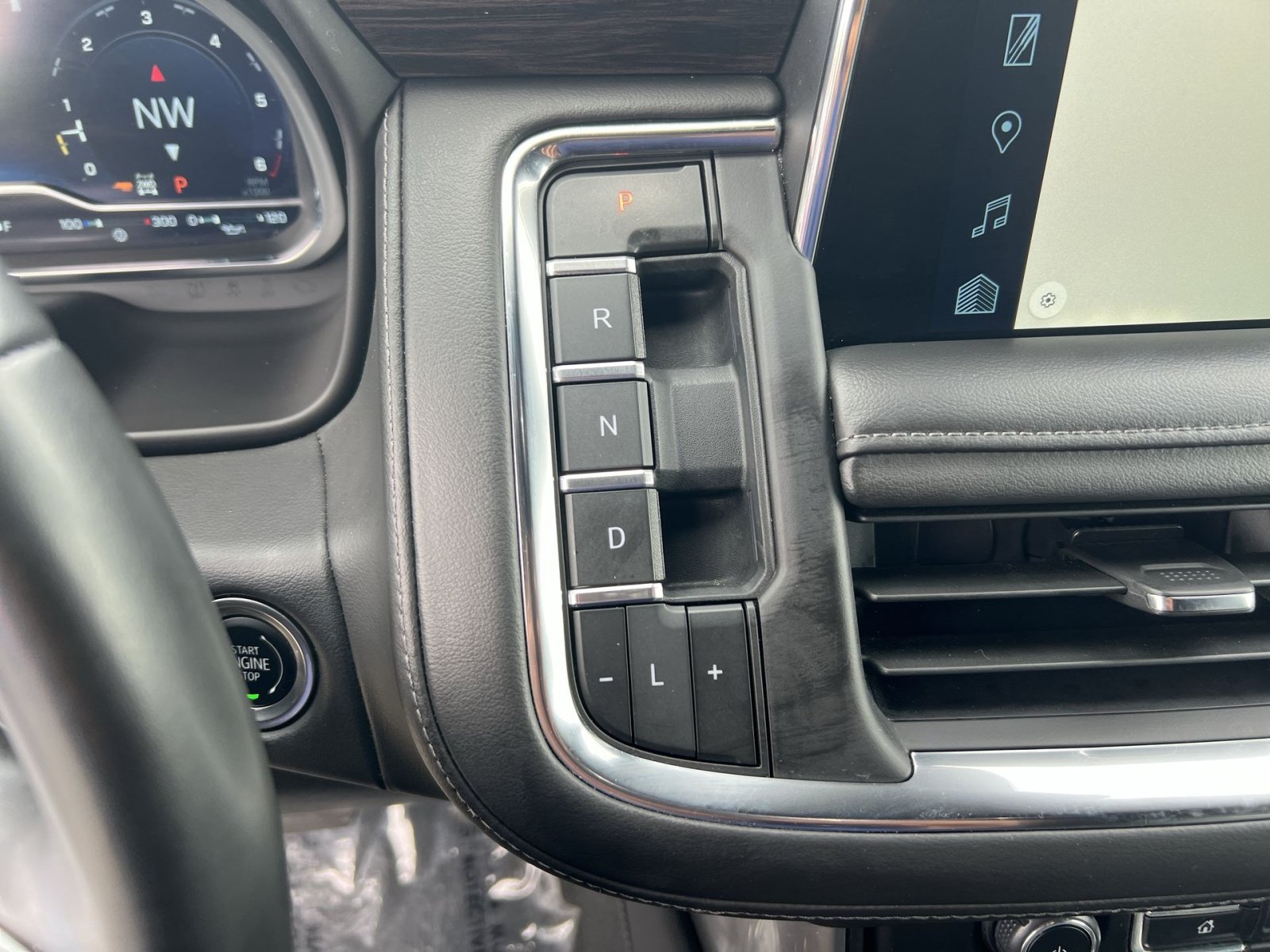 Used 2024 Chevrolet Tahoe LT AWD/4WD image 38