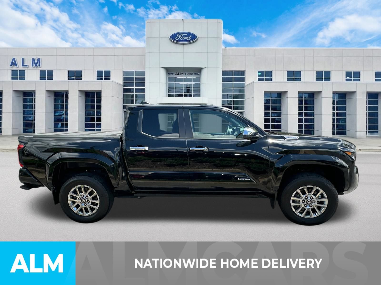 Used 2024 Toyota Tacoma Limited AWD/4WD image 4