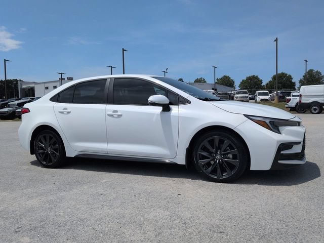 Used 2025 Toyota Corolla SE w/ Convenience Package FWD image 2