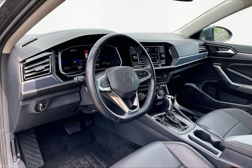 Used 2024 Volkswagen Jetta SE FWD image 14