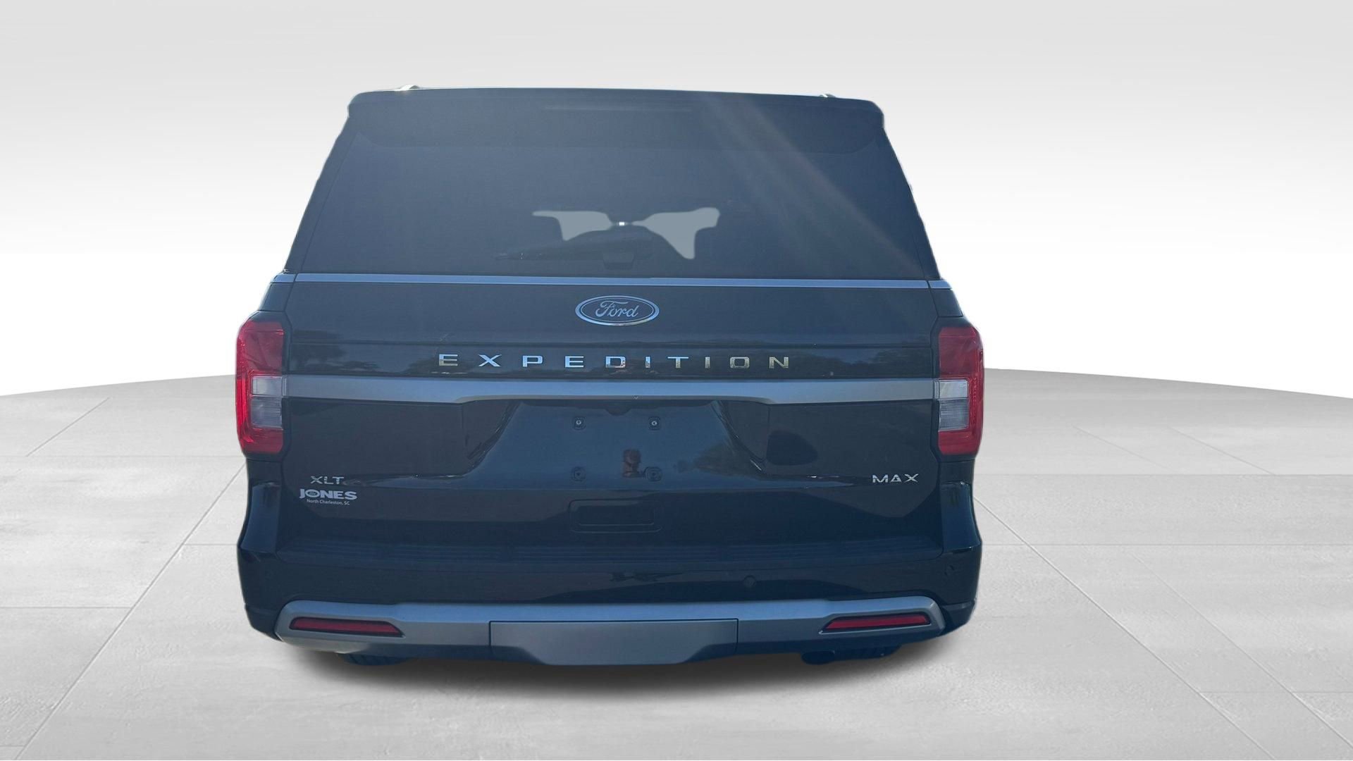 Certified 2024 Ford Expedition Max XLT image 11