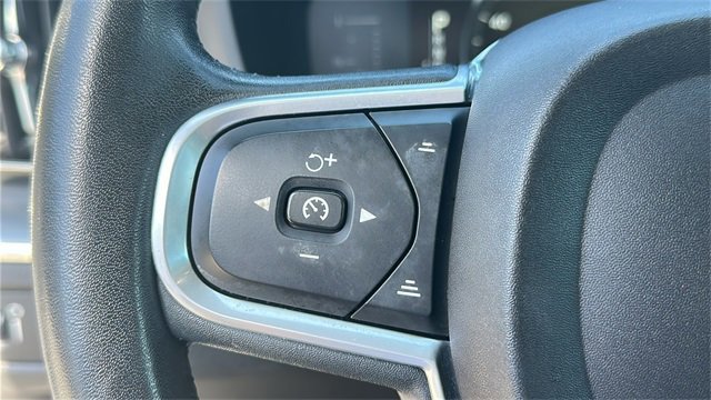 Used 2019 Volvo XC60 T5 Momentum image 24