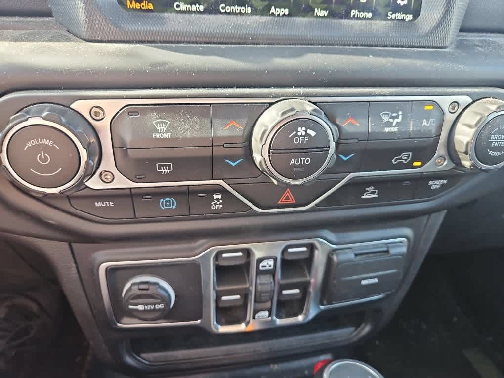 Used 2022 Jeep Wrangler Unlimited Sahara AWD/4WD image 17