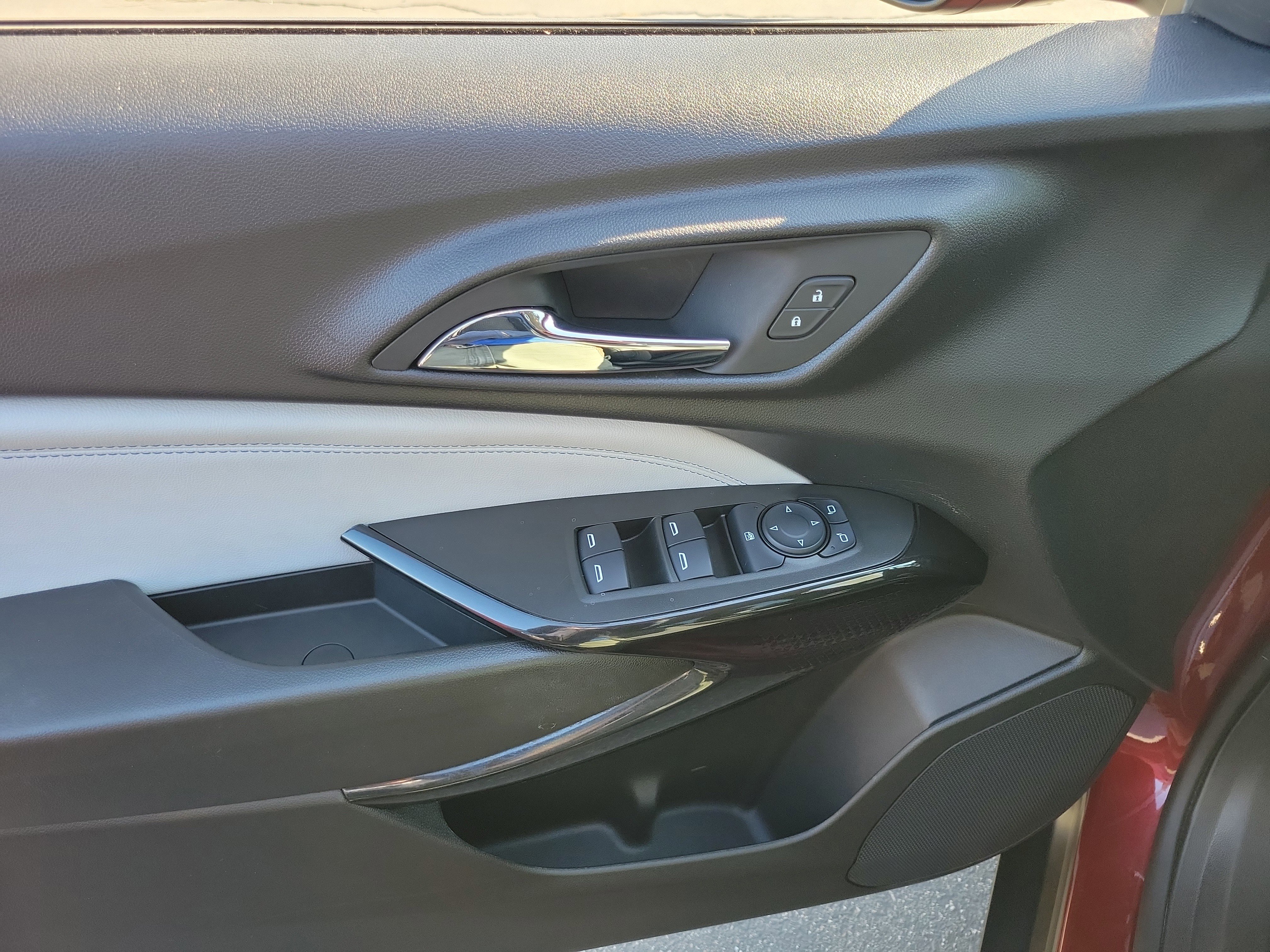 Used 2024 Chevrolet Trax LT FWD image 11