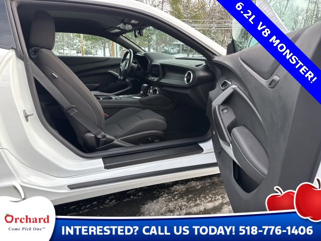 Used 2021 Chevrolet Camaro LT w/ Technology Package image 11