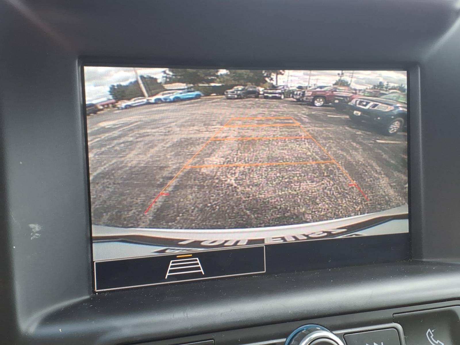 Used 2024 GMC Terrain SLE w/ Driver Convenience Package FWD image 8