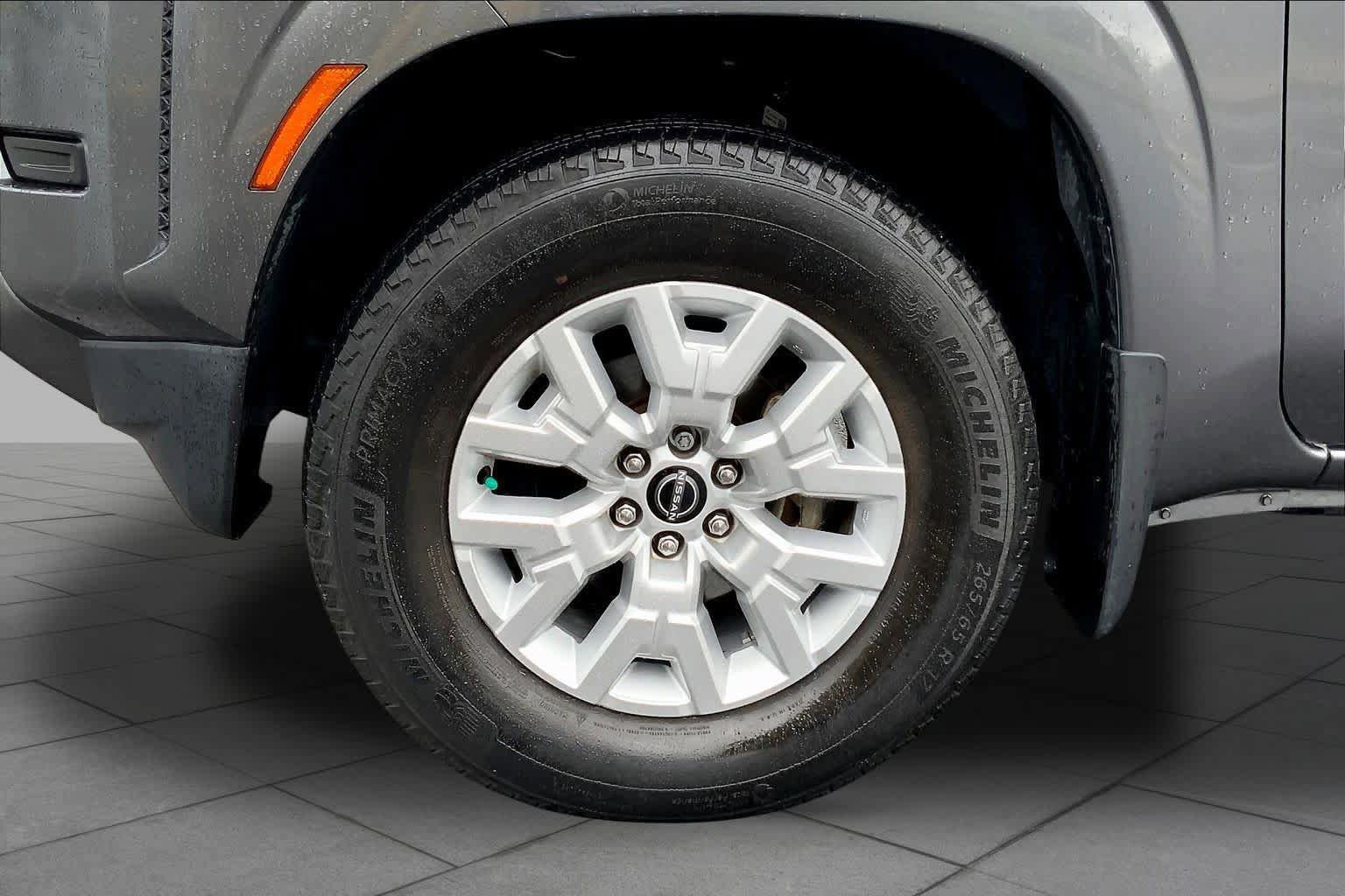 Used 2022 Nissan Frontier SV w/ Technology Package RWD image 11