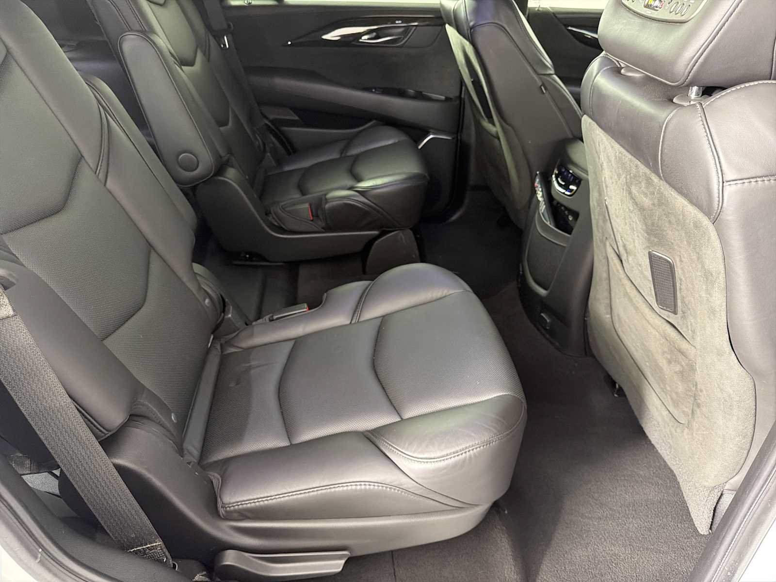 Used 2019 Cadillac Escalade Platinum AWD/4WD image 19