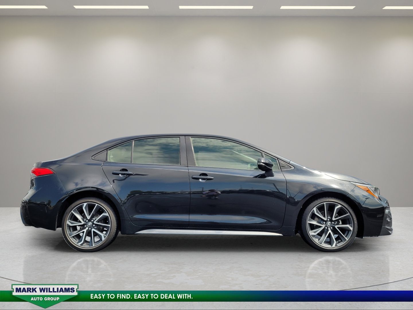Used 2022 Toyota Corolla SE FWD image 2