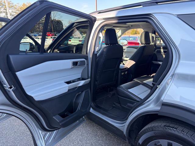 Certified 2022 Ford Explorer XLT w/ Equipment Group 202A image 25