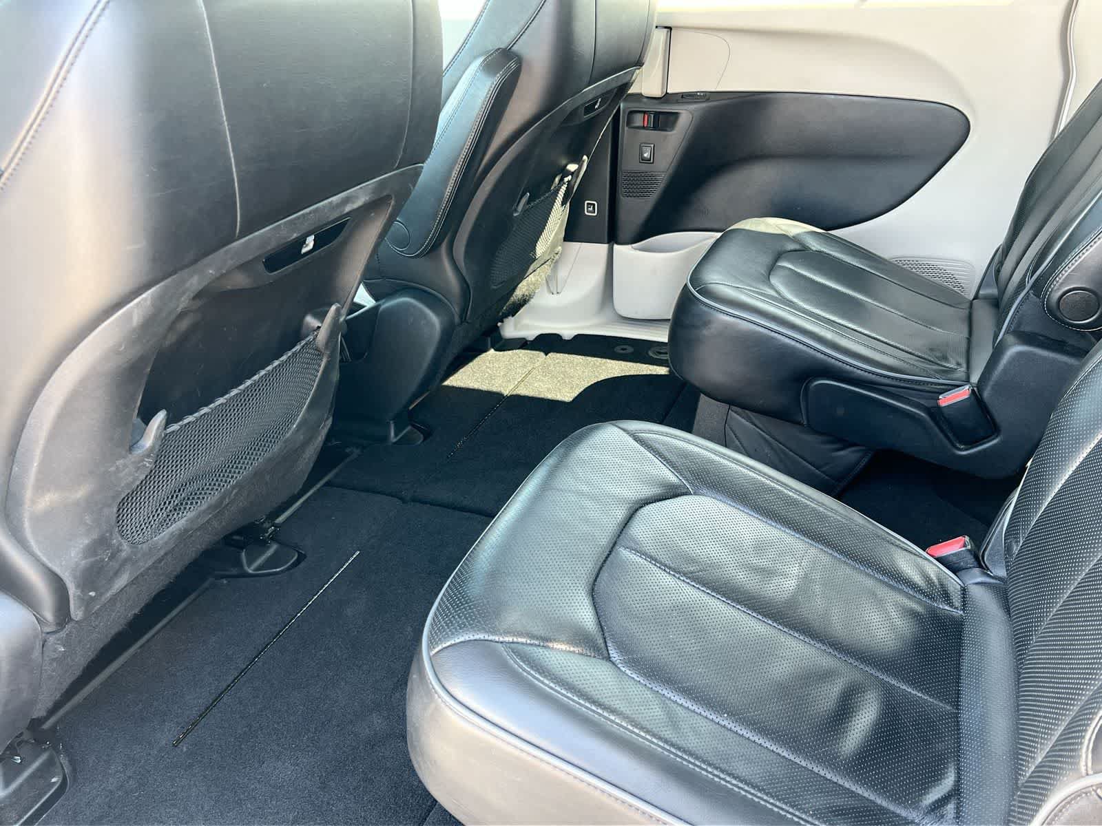 Used 2020 Chrysler Pacifica Limited FWD image 18