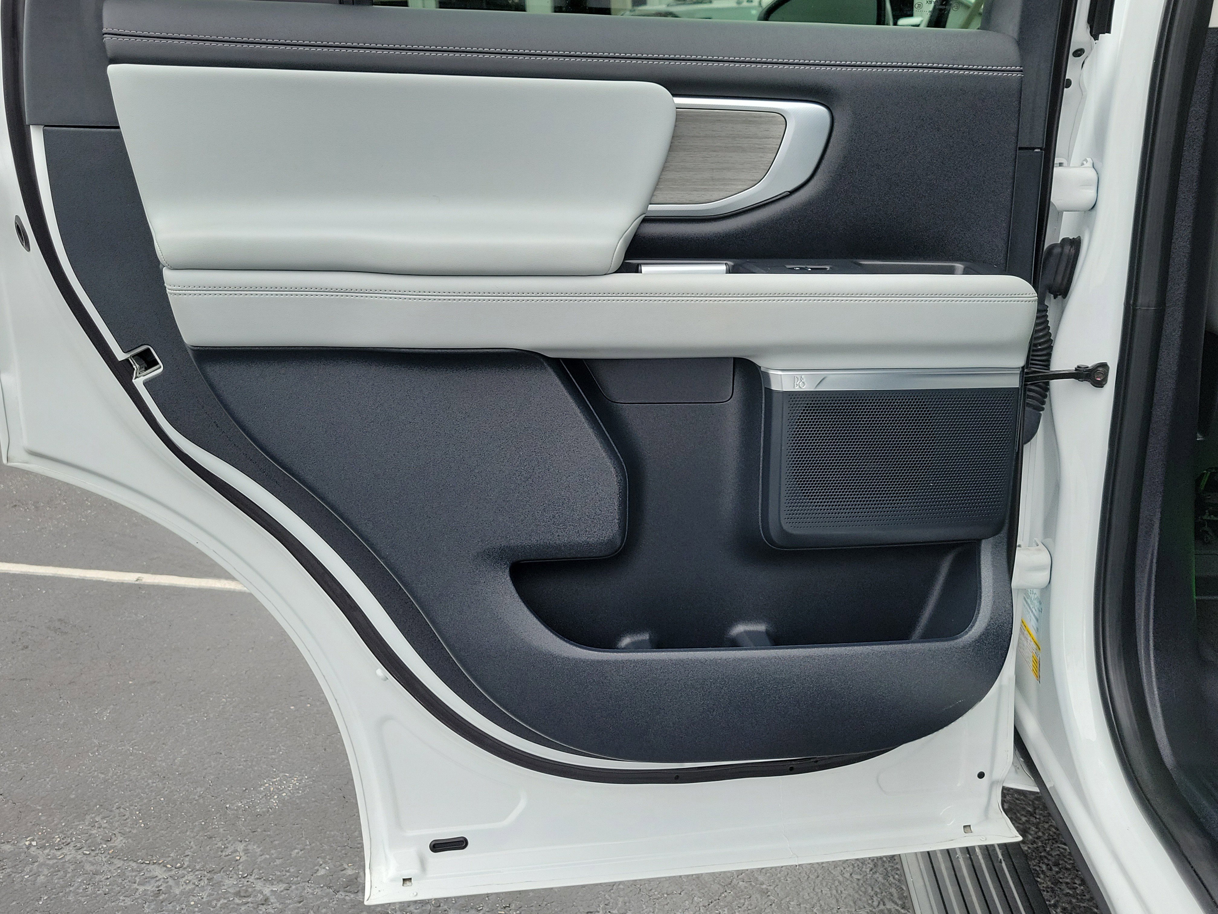 Certified 2025 Ford Expedition Platinum image 12