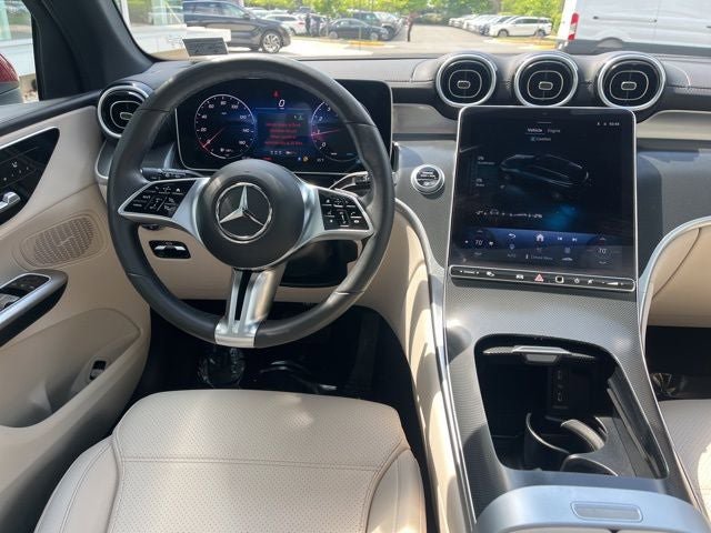 Used 2025 Mercedes-Benz GLC 300 4MATIC image 17