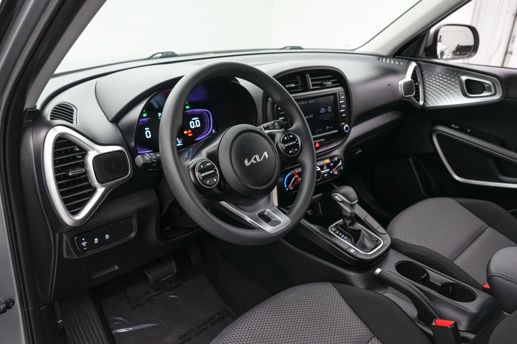 Used 2025 Kia Soul LX FWD image 13