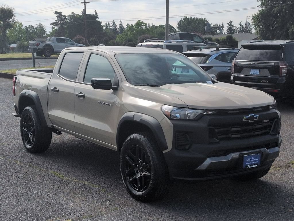 Used 2023 Chevrolet Colorado Trail Boss w/ Technology Package AWD/4WD image 7