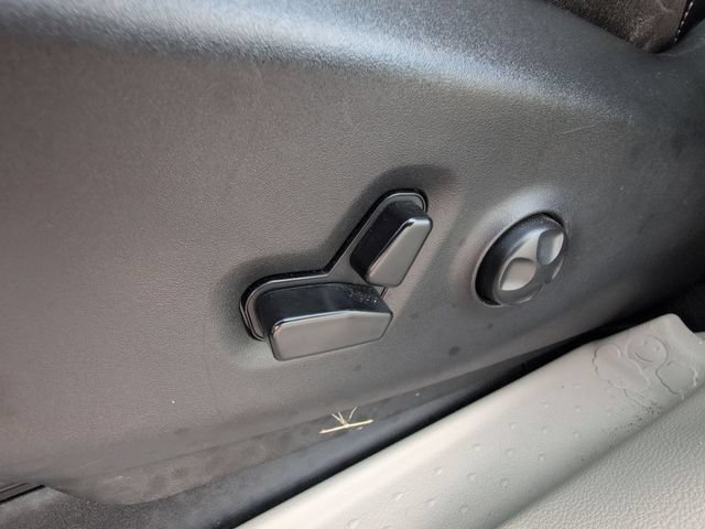 Used 2023 Chrysler Pacifica Touring-L FWD image 12