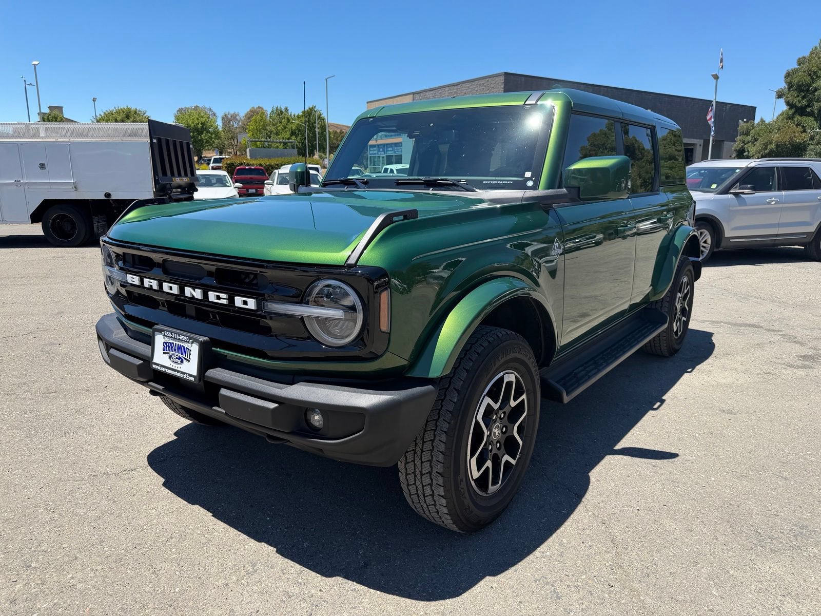 Certified 2025 Ford Bronco Outer Banks AWD/4WD image 1