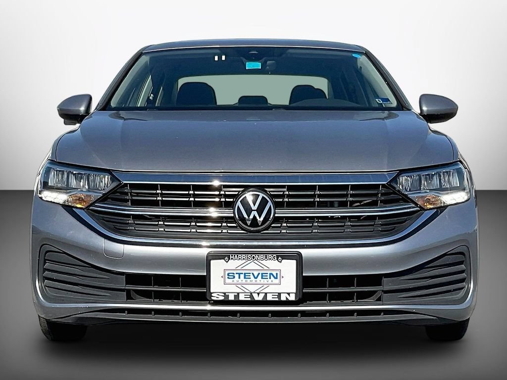 Used 2024 Volkswagen Jetta SE FWD image 2