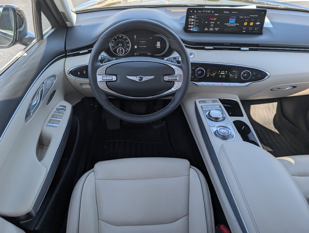 Used 2024 Genesis GV70 2.5T AWD/4WD image 12