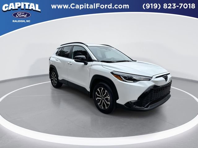 Used 2025 Toyota Corolla Cross AWD Hybrid w/ Moonroof Package image 2