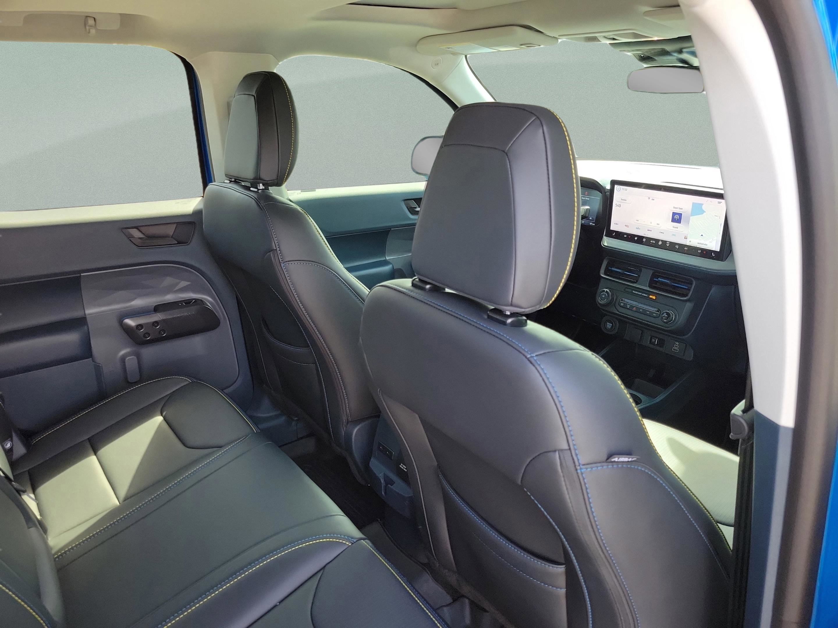 Certified 2025 Ford Maverick Lobo image 11