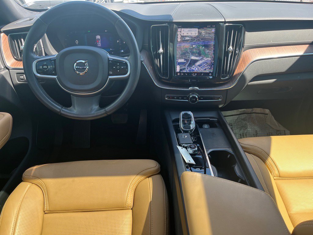 Used 2022 Volvo XC60 B6 Inscription w/ Advanced Package image 6