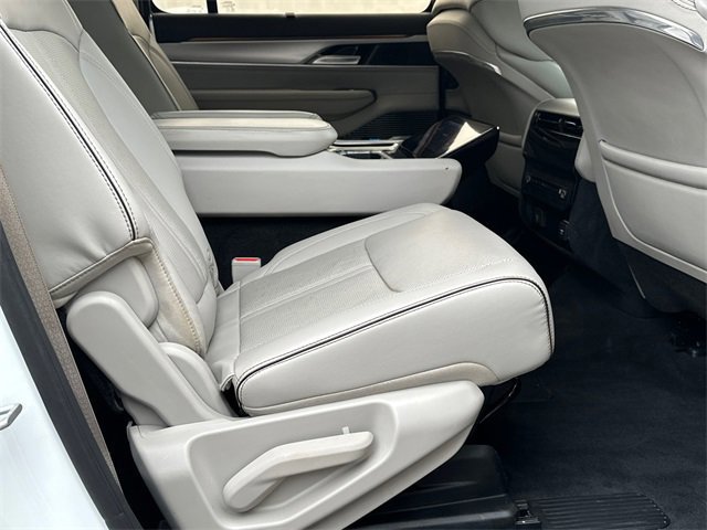 Used 2023 Jeep Grand Wagoneer L Series II w/ Premium Group II image 15