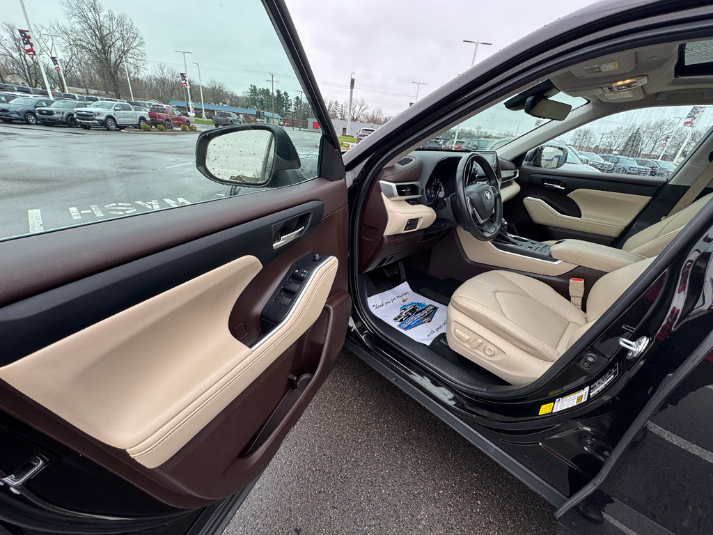 Used 2022 Toyota Highlander XLE AWD/4WD image 18