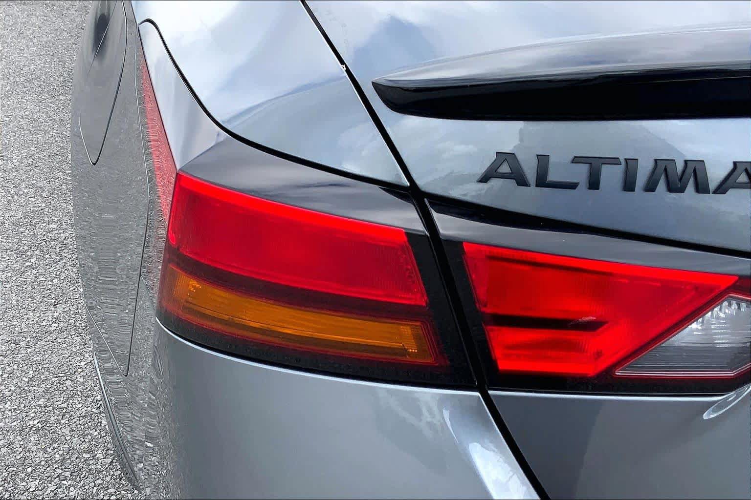 Used 2022 Nissan Altima 2.5 SR w/ Midnight Edition Package FWD image 29