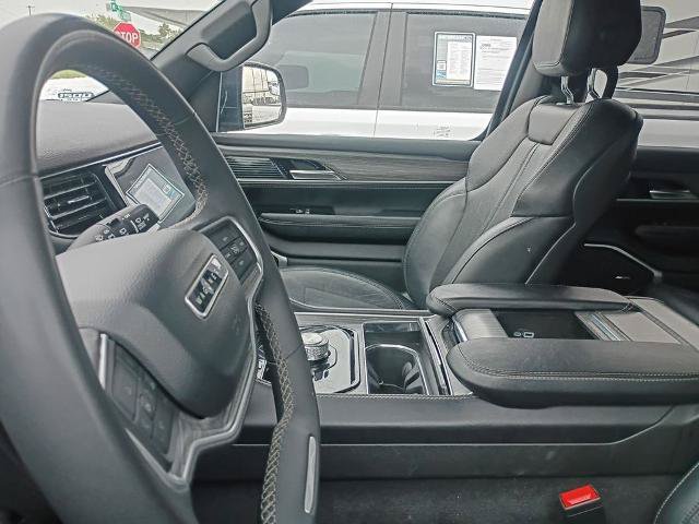 Used 2024 Jeep Wagoneer L Series II w/ Flexible Seating Group AWD/4WD image 23