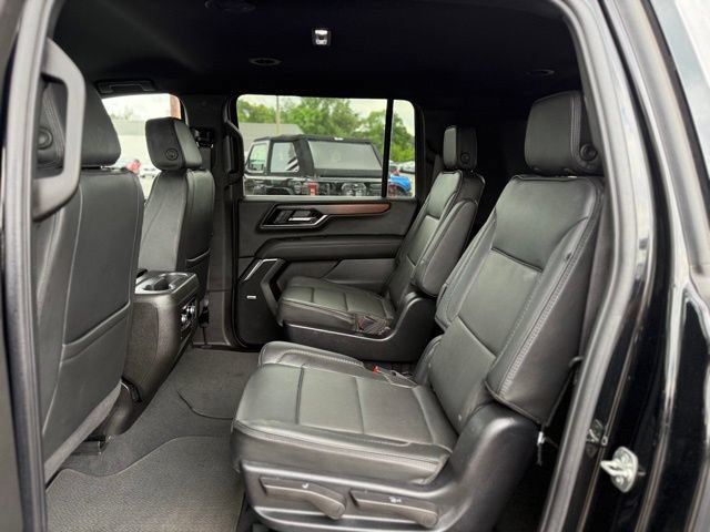 Used 2025 GMC Yukon XL Denali AWD/4WD image 12