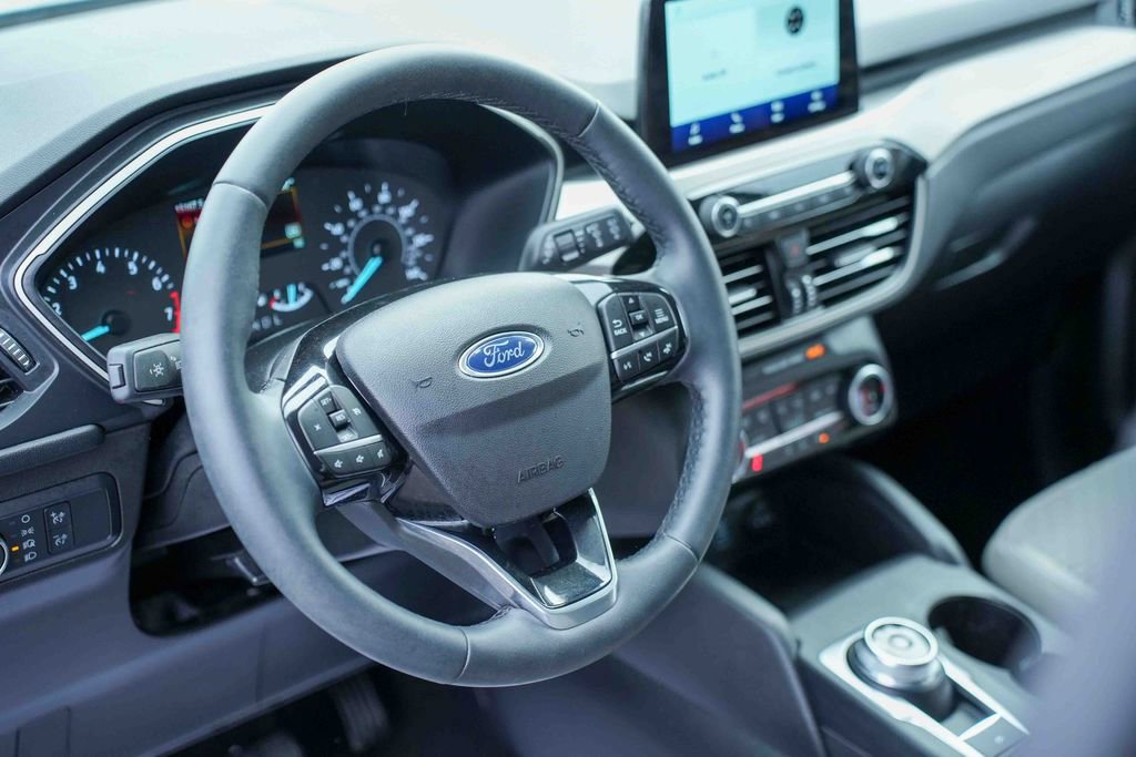 Certified 2022 Ford Escape SE w/ SE Sport Appearance Package image 24