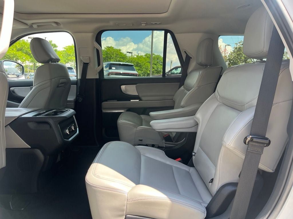 Certified 2025 Ford Expedition Active AWD/4WD image 13