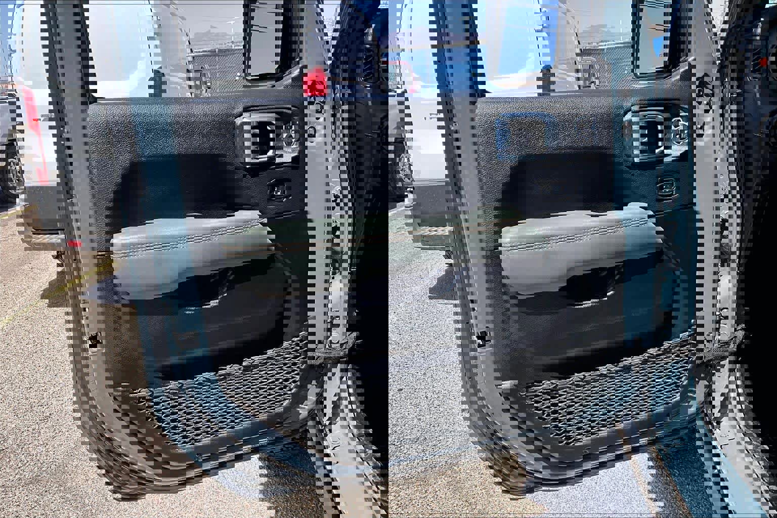 Used 2025 Jeep Gladiator Mojave AWD/4WD image 20