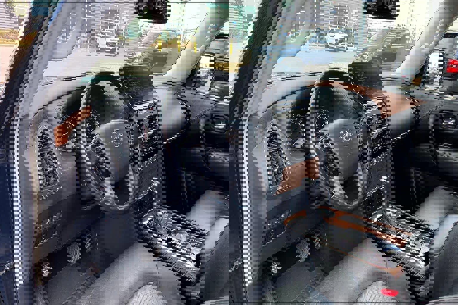 Used 2023 Nissan Armada SL w/ Captain's Chairs Package image 17