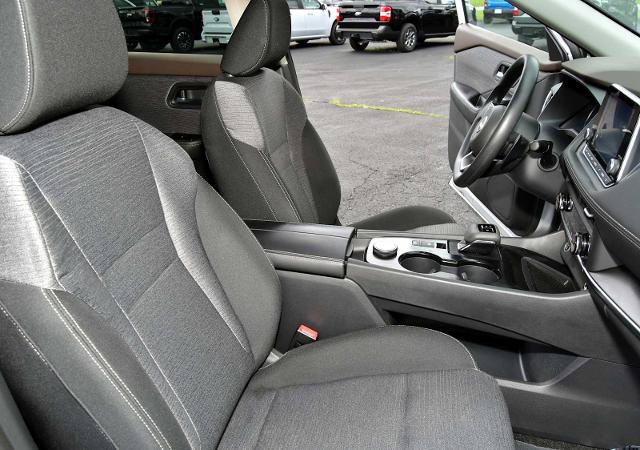 Used 2023 Nissan Rogue SV AWD/4WD image 24
