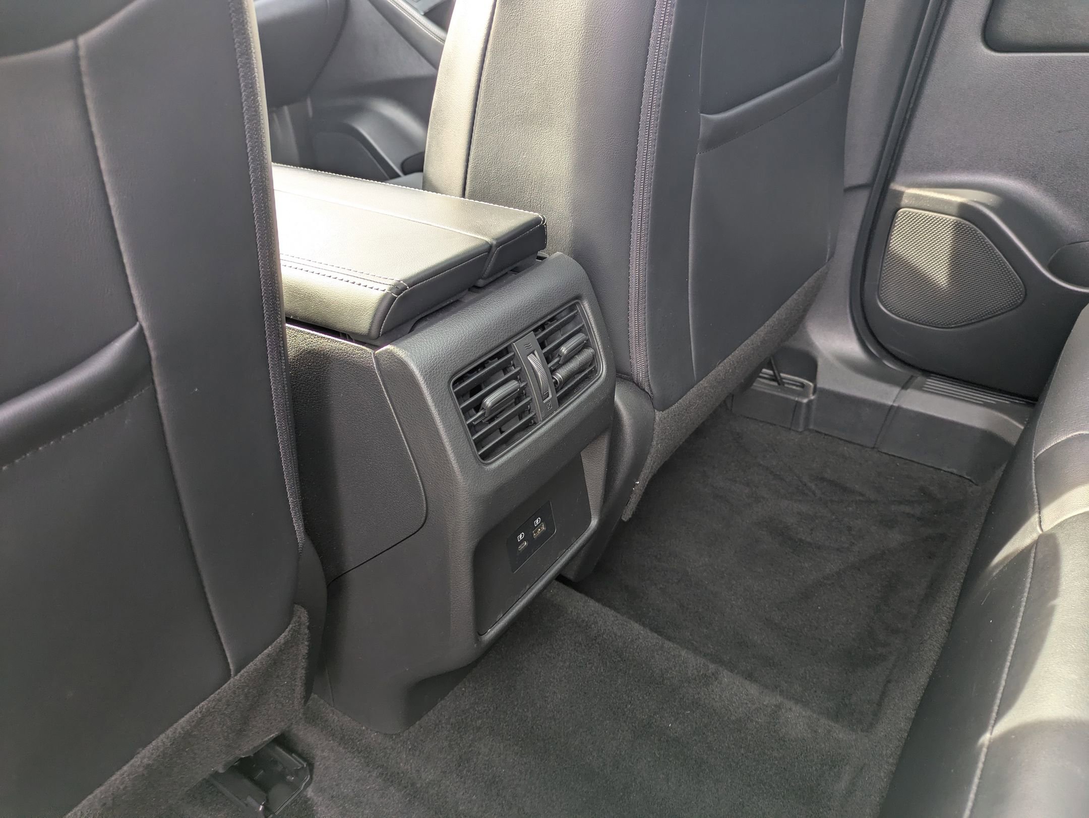 Used 2022 Nissan Rogue SV w/ SV Premium Package image 27