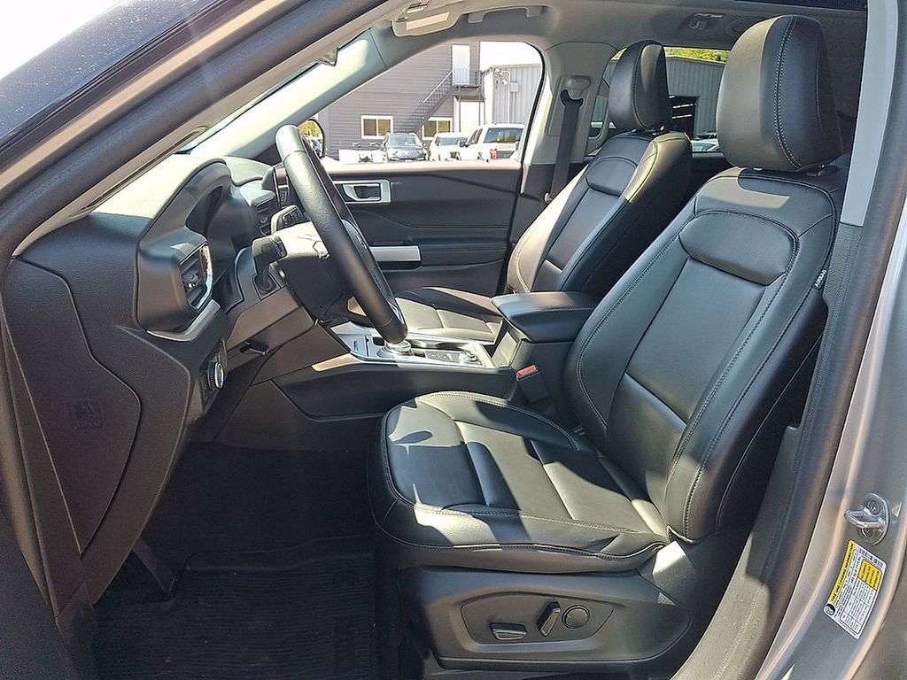 Certified 2023 Ford Explorer XLT w/ Equipment Group 202A AWD/4WD image 15
